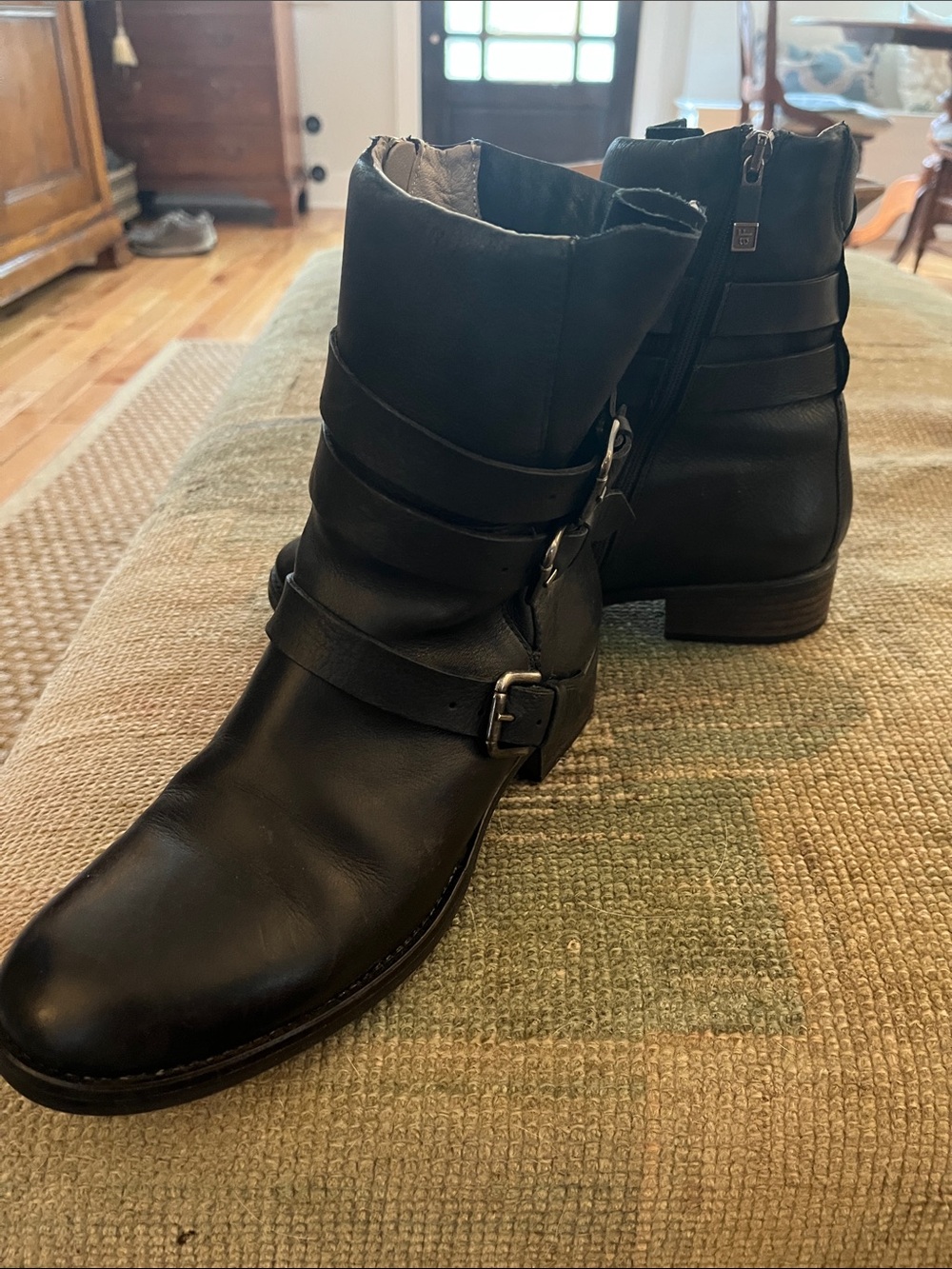 Alberto Fermani black boot 38/8/8.5 zipper like new